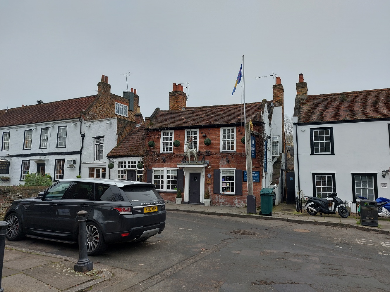 Kings Head PH Church Square Shepperton TW17 9JY Wellington Pub Company